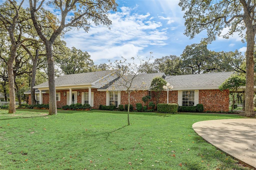 NEW DFW LISTING! 2004 Thousand Oaks Drive, Burleson, TX 76028-3230