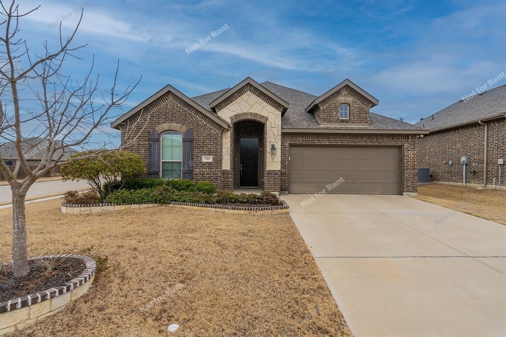 NEW DFW LISTING! 221 Buckskin Drive, Waxahachie, TX 75167-4852