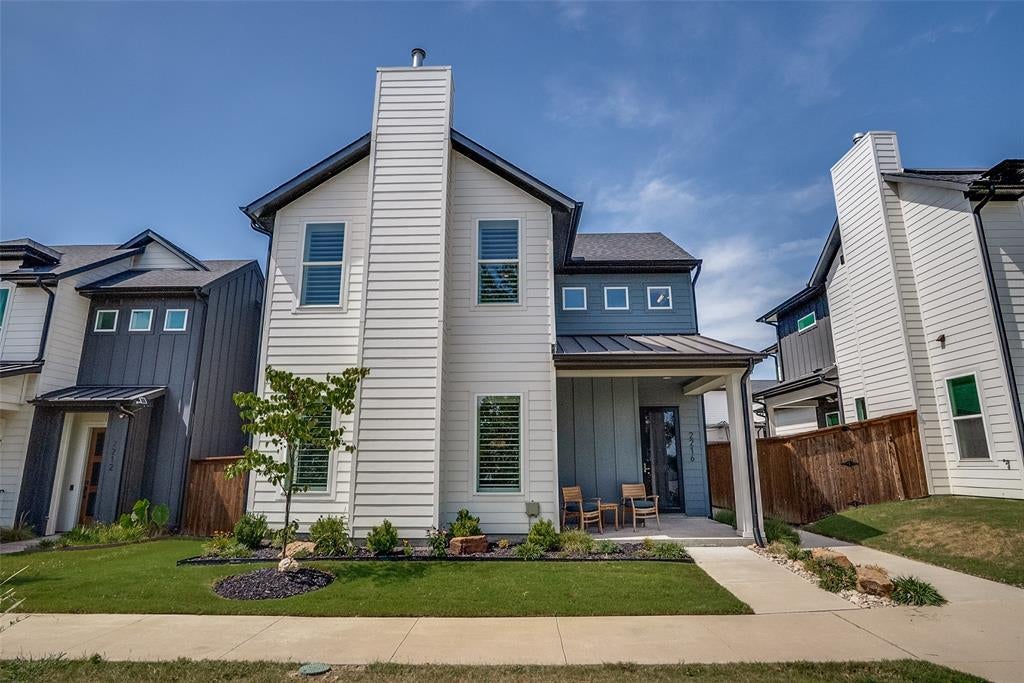 NEW DFW LISTING! 2216 Scenic Bluff Drive, Fort Worth, TX 76111-2100
