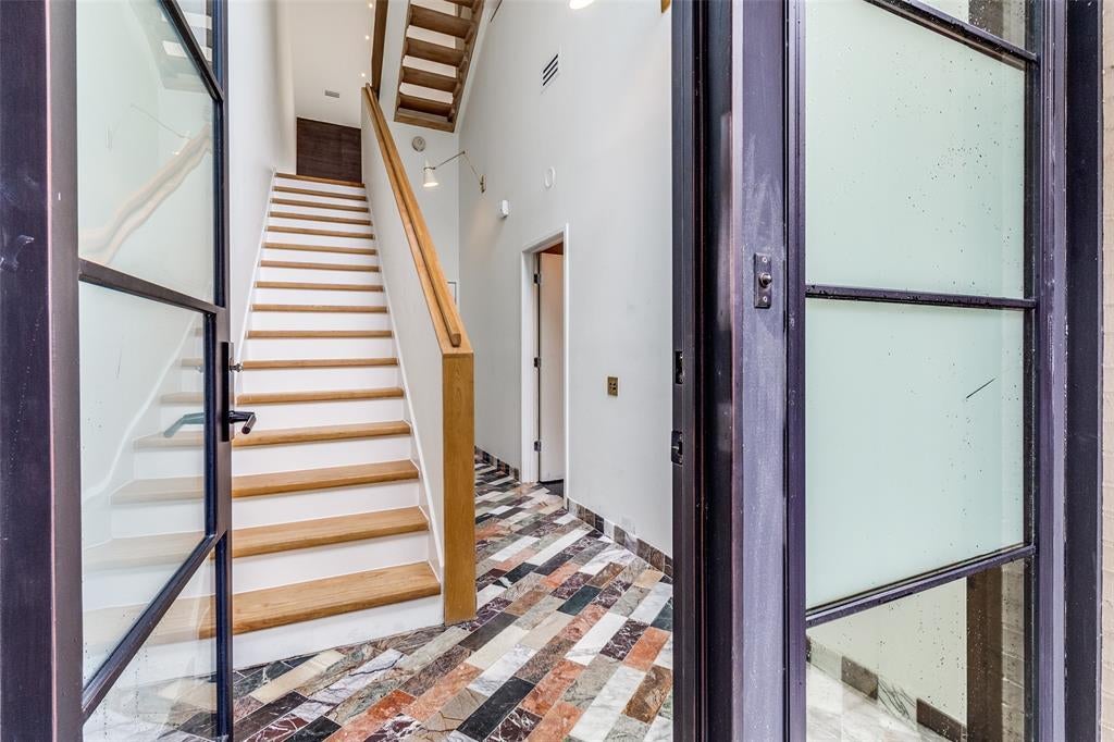 ¡NUEVA CASA A LA VENTA EN DFW! 4325 Cole Avenue