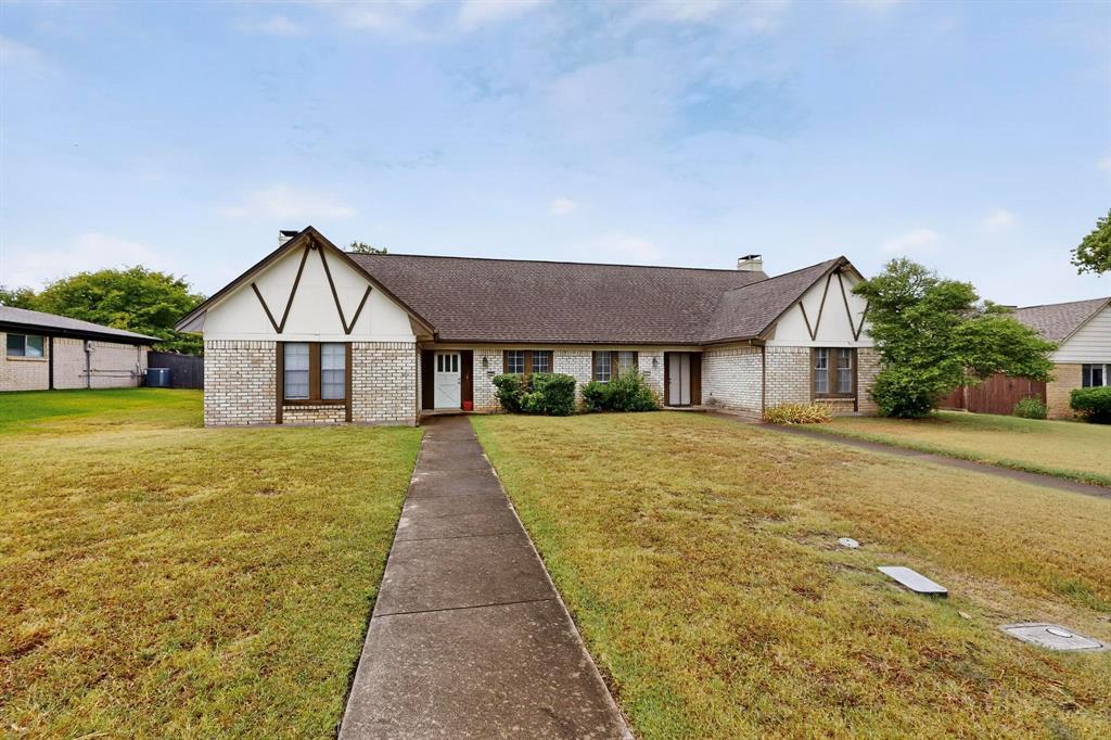 ¡NUEVA CASA A LA VENTA EN DFW! Dúplex en University Village