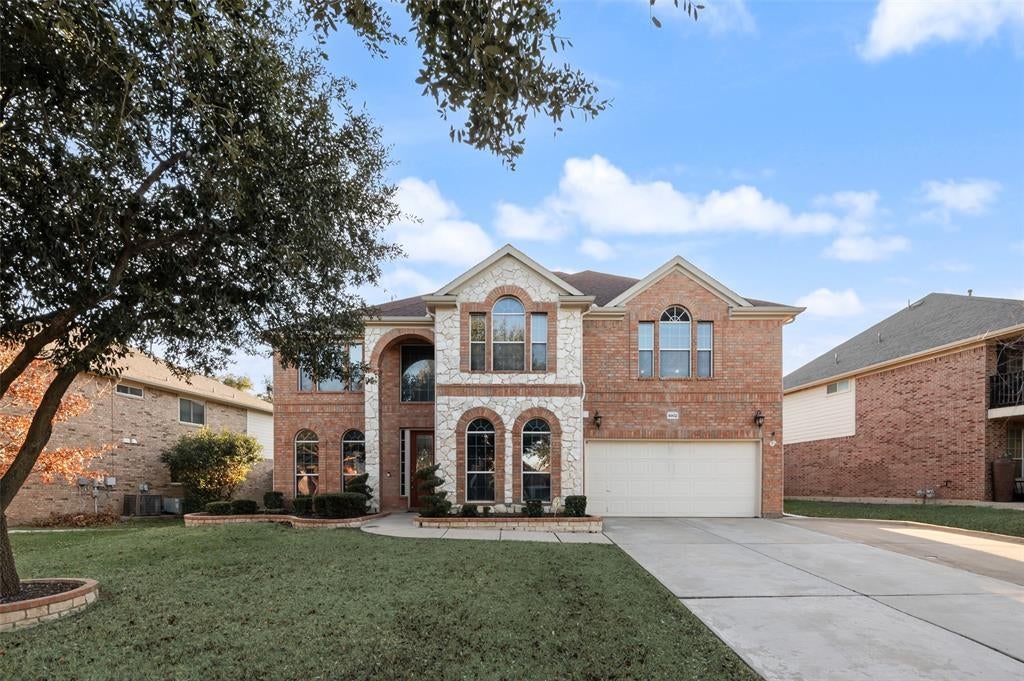 ¡NUEVA CASA A LA VENTA EN DFW! Dirección: 4902 Spring Lake Parkway, Mansfield, TX 76063